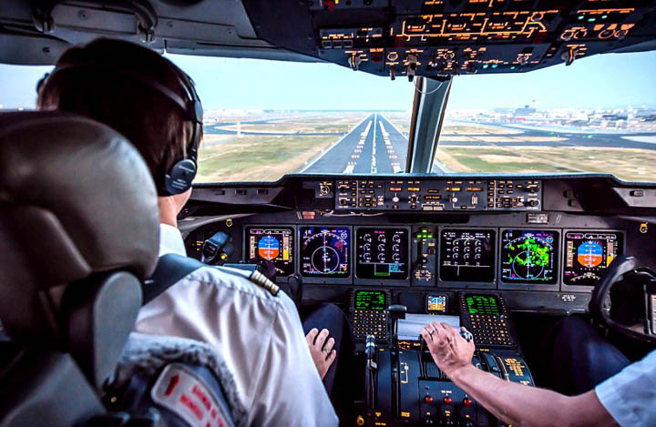 Imagens incríveis fotografadas da cabine do avião por um piloto alemão