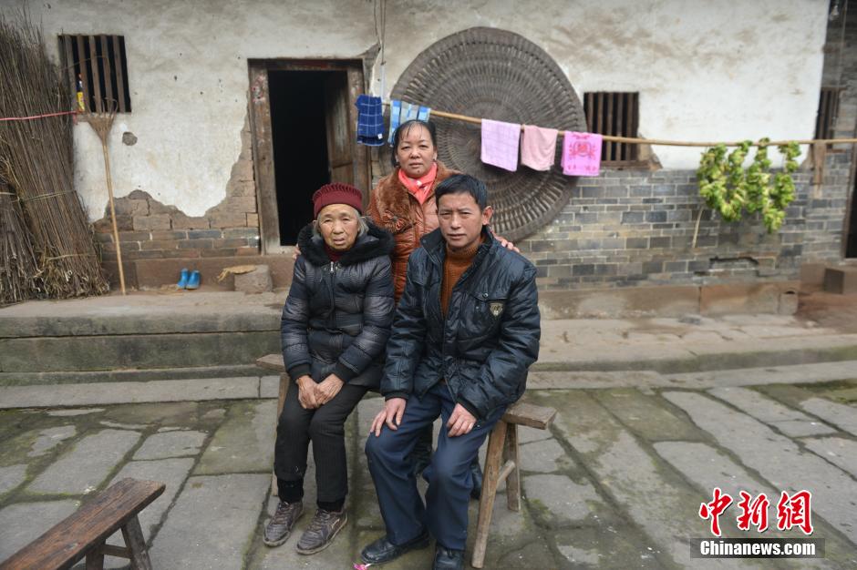 Após 28 anos, casal de imigrantes volta para casa para celebrar Ano Novo Chinês