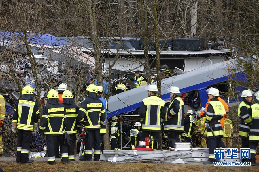 Colisão de trens na Alemanha pode ter sido causada por erro humano