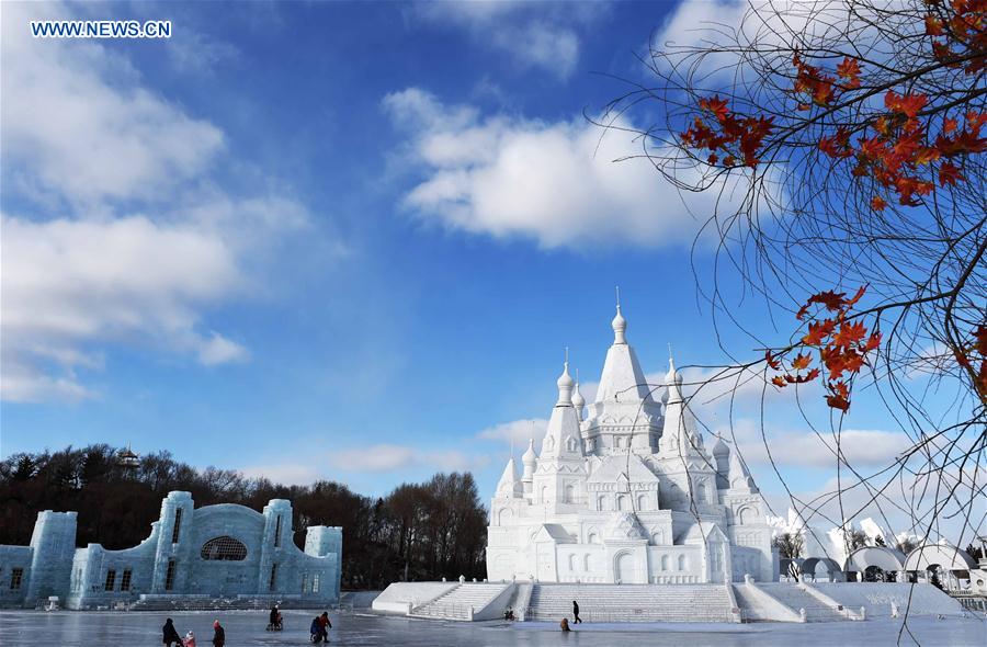 Escultura de neve mais alta do mundo em exposição no nordeste da China