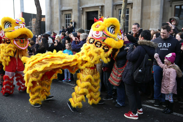 Londres marca a chegada do Ano Novo Chinês com a maior festa fora da Ásia