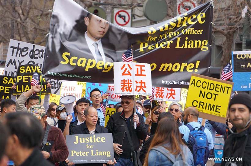 Milhares protestam em São Francisco contra acusação do policial norte-americano de descendência chinesa