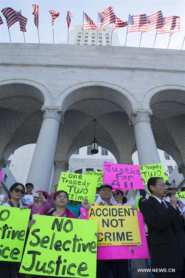 Milhares protestam em São Francisco contra acusação do policial norte-americano de descendência chinesa