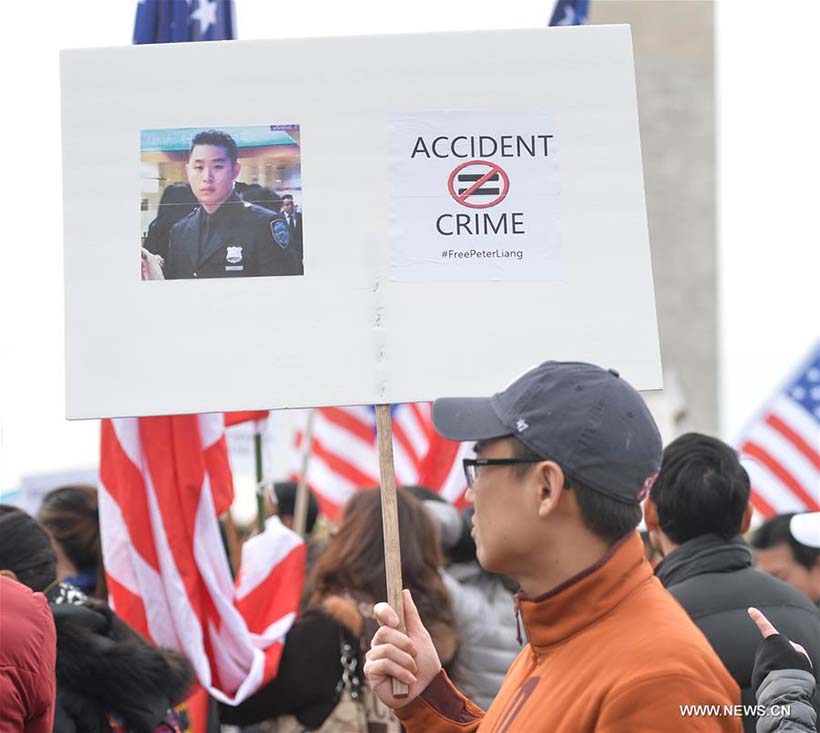 Milhares protestam em São Francisco contra acusação do policial norte-americano de descendência chinesa