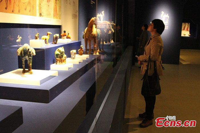 Cerâmica rara da Dinastia Tang é exibida no noroeste da China