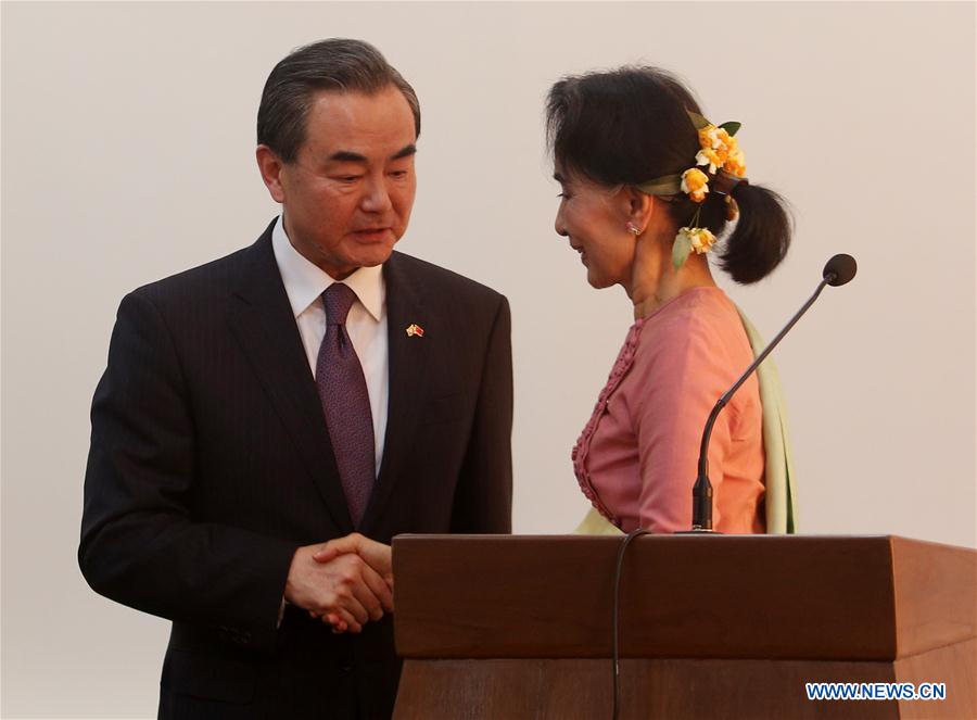 Chanceler chinês se encontra com Suu Kyi