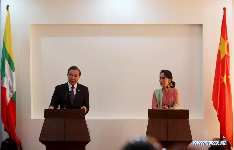 Chanceler chinês se encontra com Suu Kyi