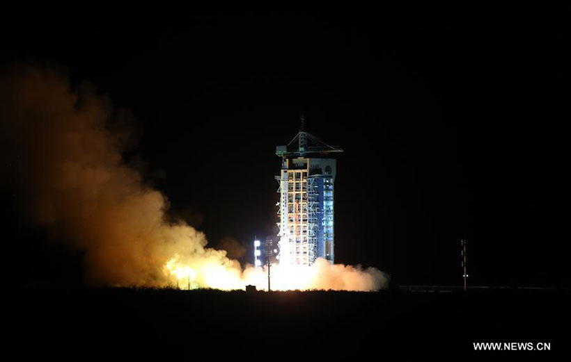 China lança satélite SJ-10 de exploração científica no espaço