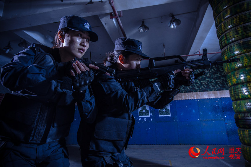 Equipa SWAT de Chongqing publica galeria de fotografias das operações de treinamento