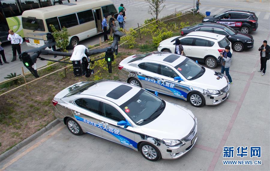 Carros chineses sem motorista começam teste de viagem de longa distância
