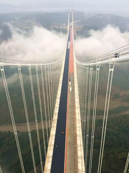 Ponte de suspensão mais extensa e alta da Ásia será aberta ao tráfego