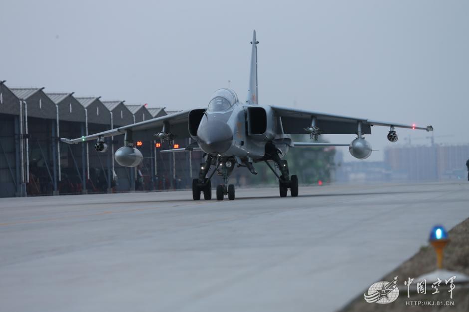 Mulheres vão pilotar bombardeiro chinês FBC-1 pela primeira vez