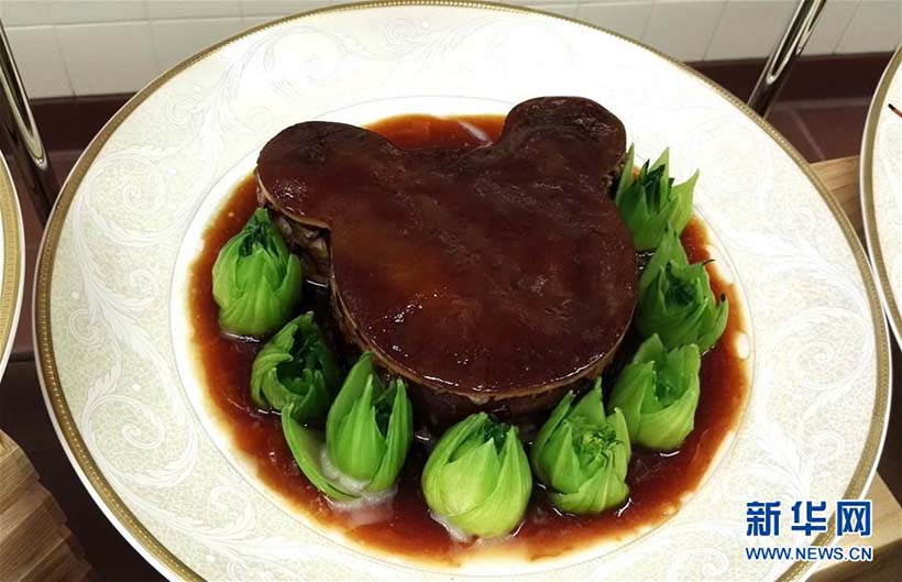 Cardápio da Disneyland Shanghai com oferta de gastronomia chinesa e ocidental