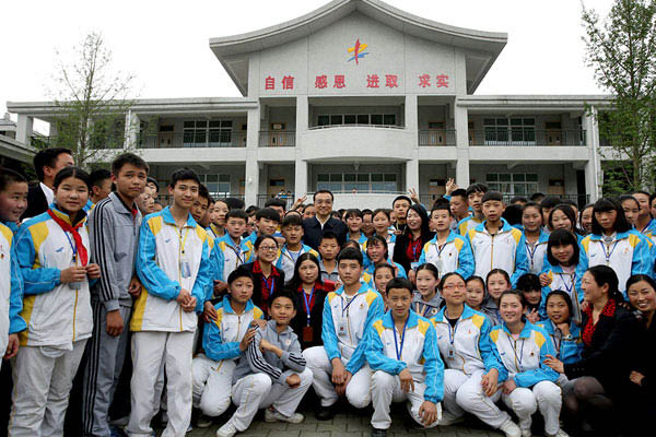 Premiê Li Keqiang pede por escolas e hospitais resistentes a terremotos