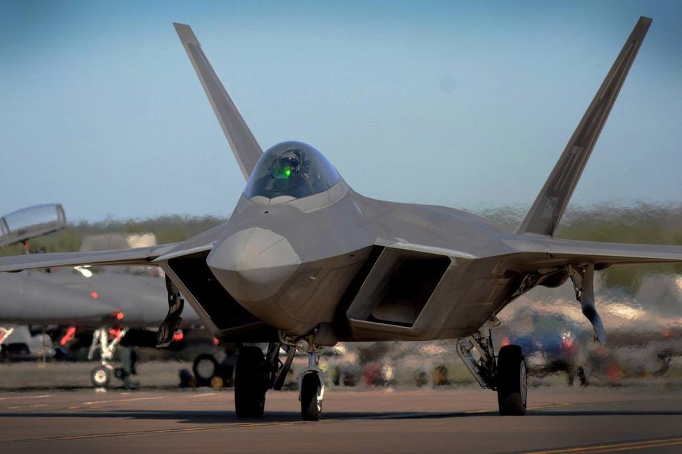 Caças F-22A chegam ao Reino Unido