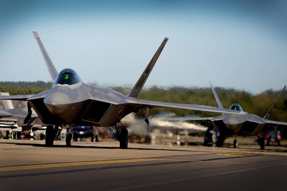 Caças F-22A chegam ao Reino Unido