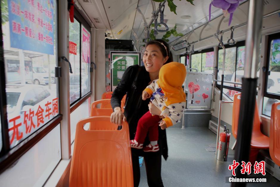 Zhengzhou inaugura autocarros só para mulheres para combater assédio