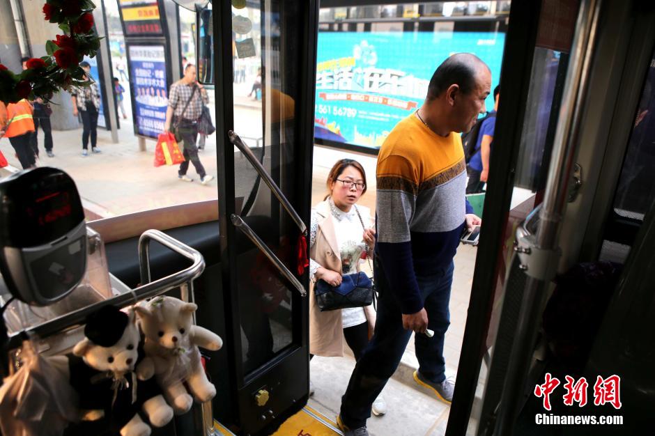 Zhengzhou inaugura autocarros só para mulheres para combater assédio