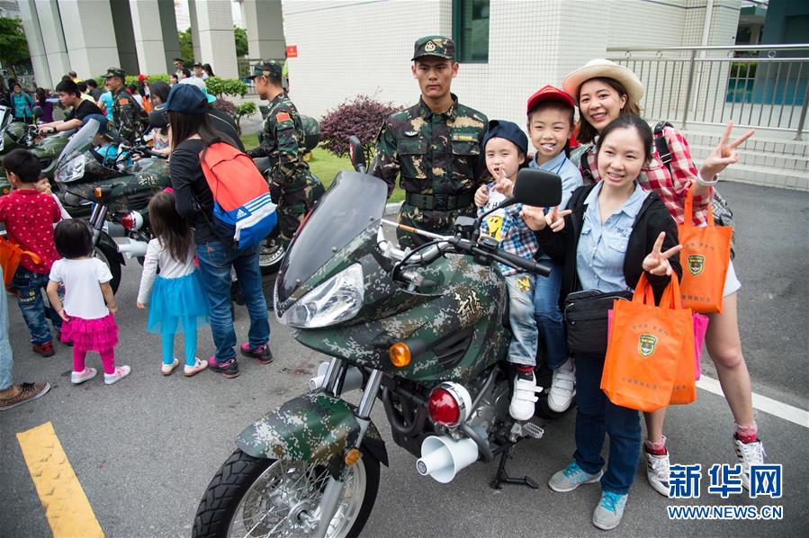 Divisão militar em Macau do ELP realiza atividade durante o Dia do Trabalhador