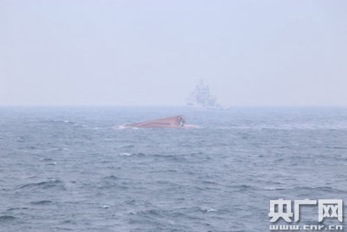 17 tripulantes de navio naufragado no Mar do Leste da China permanecem desaparecidos