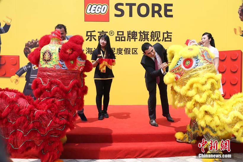 Maior loja de legos no mundo abre no Resort da Disney Shanghai