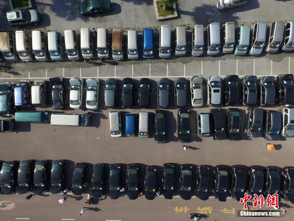 Guangxi realiza exposição de carros oficiais em leilão