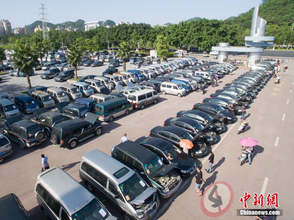 Guangxi realiza exposição de carros oficiais em leilão