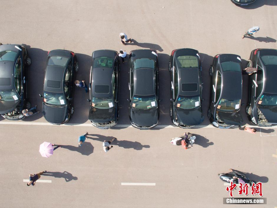 Guangxi realiza exposição de carros oficiais em leilão