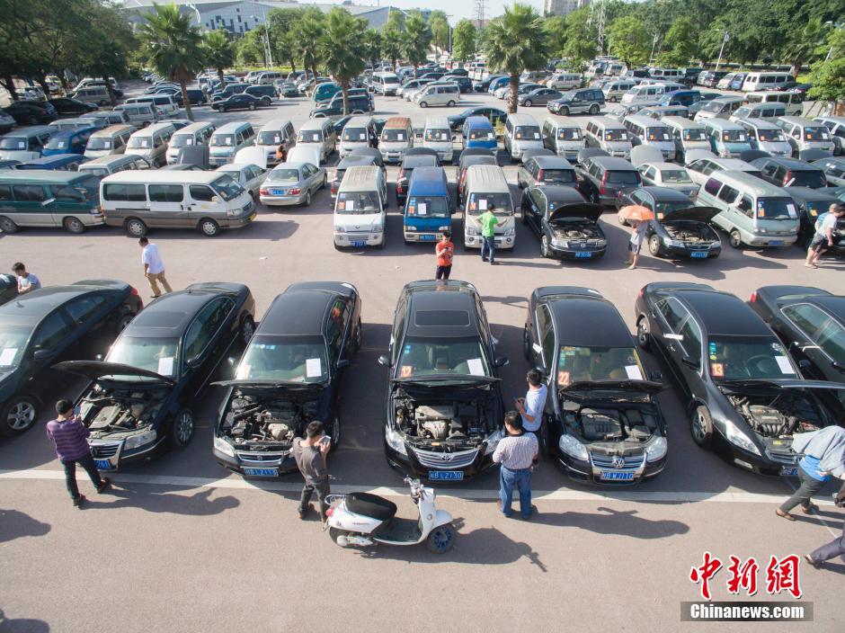 Guangxi realiza exposição de carros oficiais em leilão