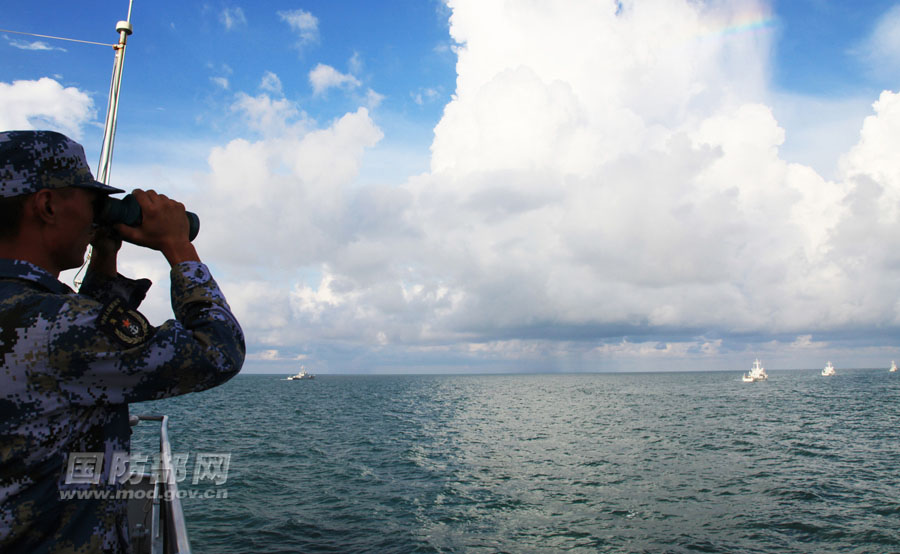 Frota do Mar do Sul da China realiza exercício de simulação de cenário de guerra