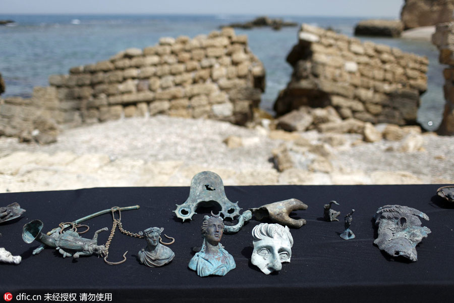 Mergulhadores encontram artefactos romanos em navio naufragado de 1600 anos na costa de Israel