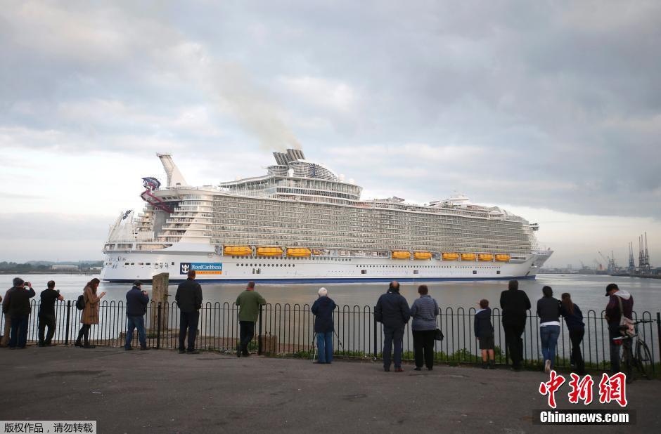 Maior navio cruzeiro do mundo aporta no Reino Unido