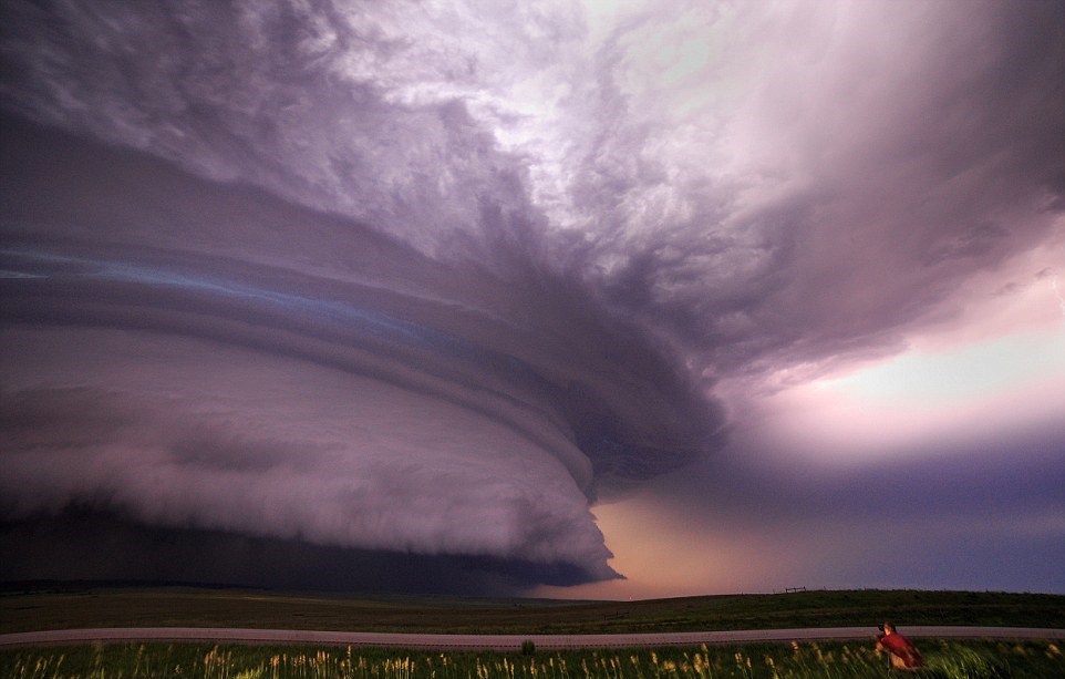 Fotógrafo europeu captura fotos incríveis de tempestades na Alameda dos Tornados, nos EUA