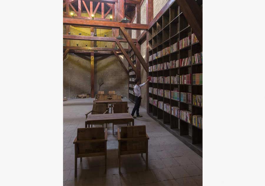 Biblioteca-caverna atrai leitores no centro da China