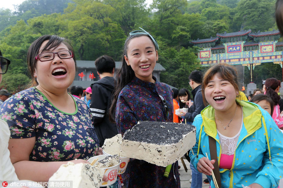 Tofu de 2,1 toneladas é devorado em duas horas