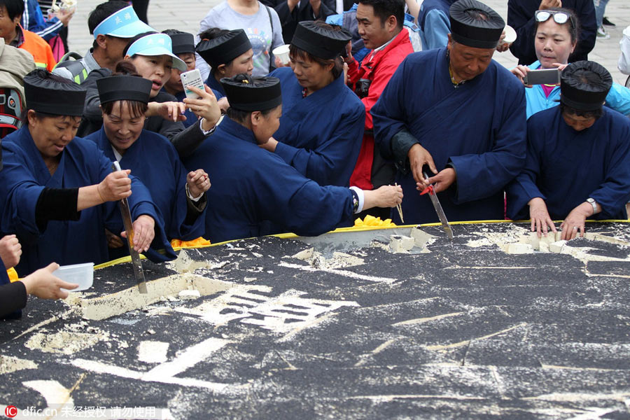 Tofu de 2,1 toneladas é devorado em duas horas