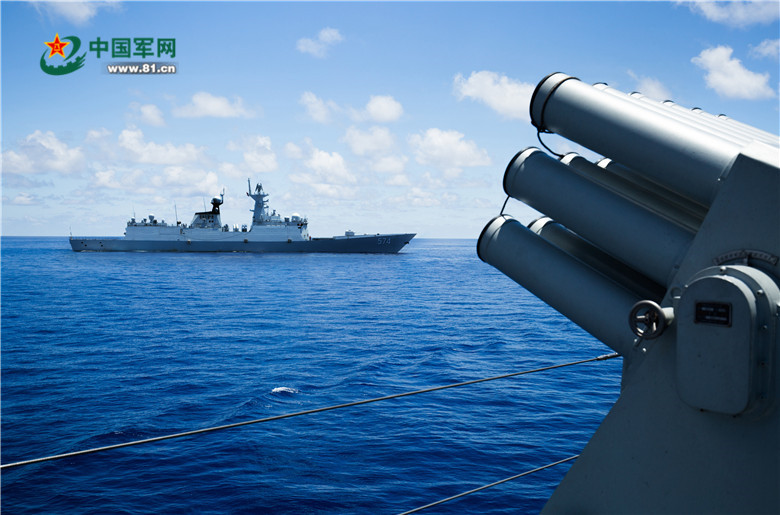 Marinha chinesa realiza manobras táticas com munição real