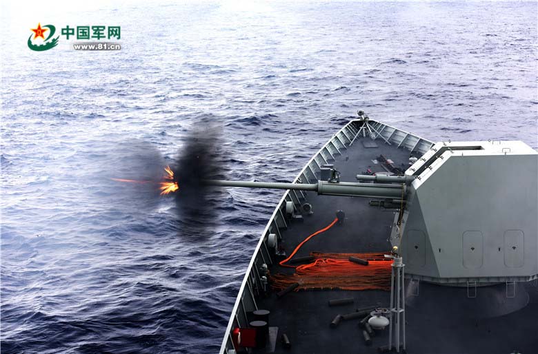 Marinha chinesa realiza manobras táticas com munição real