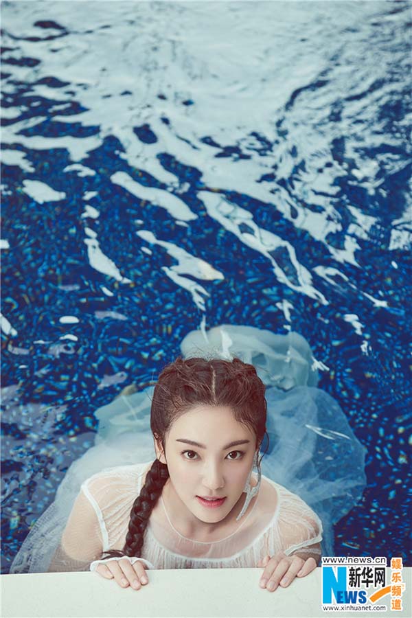 Atriz chinesa Zhang Yuqi posa para revista SELF