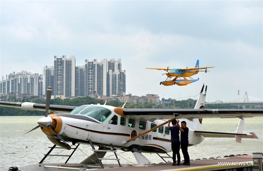 Turistas no sul da China contam com serviço de transporte hidroviário