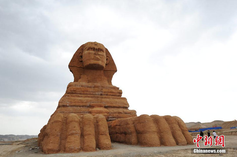 “Esfinge” e “Partenon” atraem turistas no noroeste da China