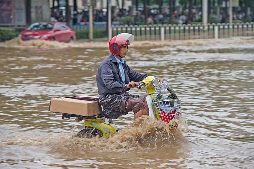 Chuva torrencial atinge cidade no centro da China