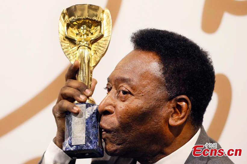 Pelé oferecerá 2 mil itens das suas lembranças pessoais dos tempos de futebolista para leilão