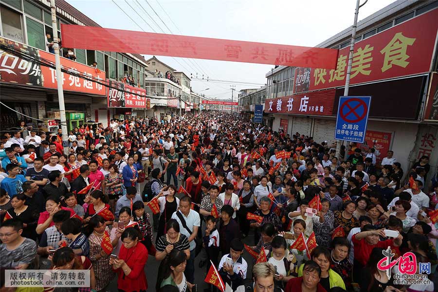 Escola Maotanchang realiza cerimónia de encorajamento aos alunos do “gaokao”