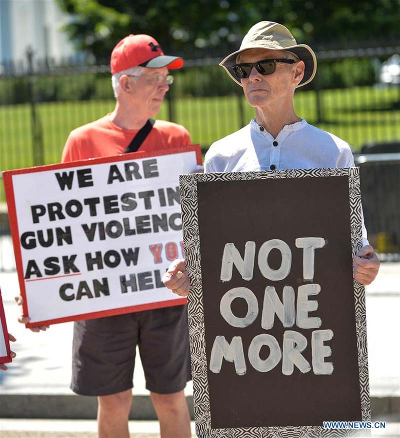 Americanos pedem por legislação de controle de armas em Washington