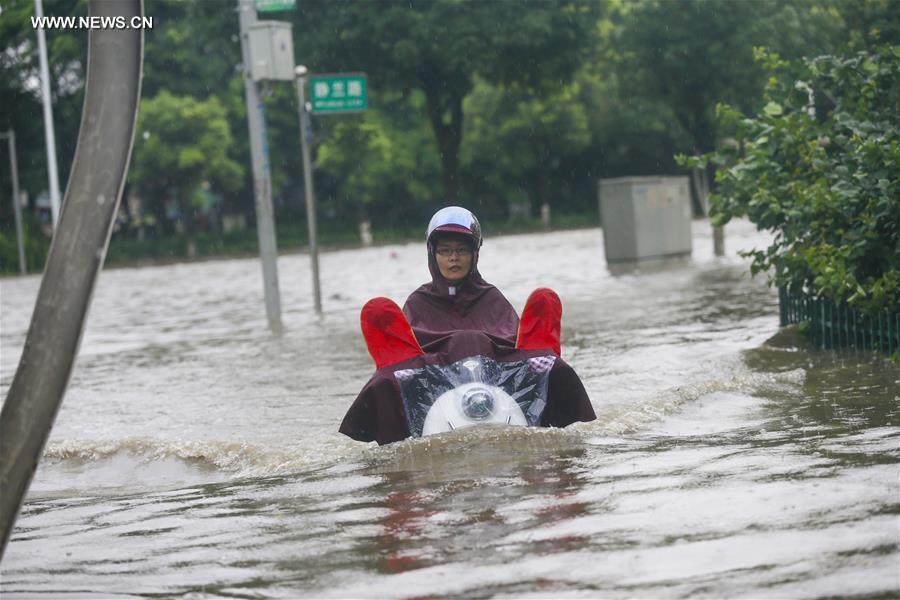 Chuva pesada deixa um morto e outro desaparecido no sul da China