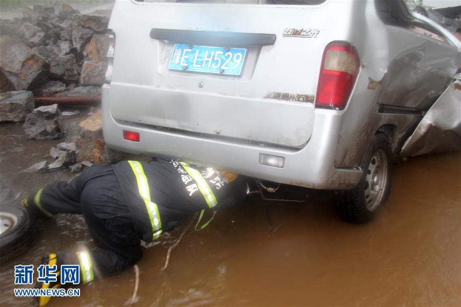 Quebra de aqueduto mata seis no centro da China