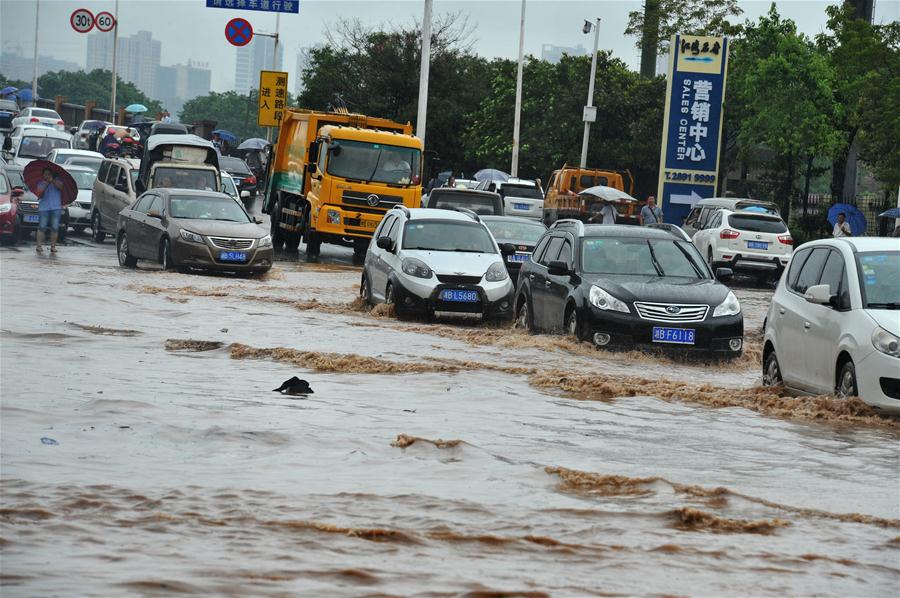 Chuva e deslizamentos de terra deixam 13 mortos e 13 desaparecidos na China