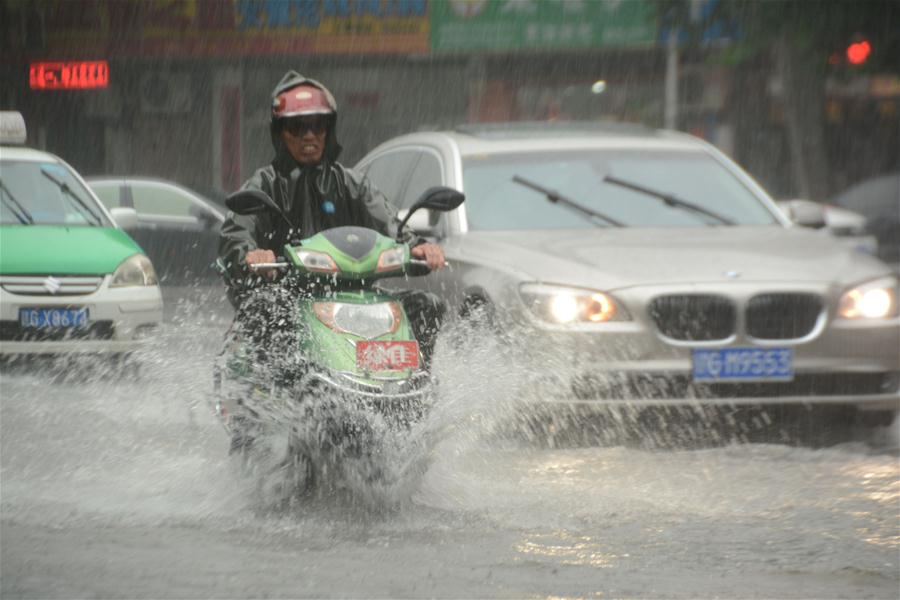 Chuva e deslizamentos de terra deixam 13 mortos e 13 desaparecidos na China