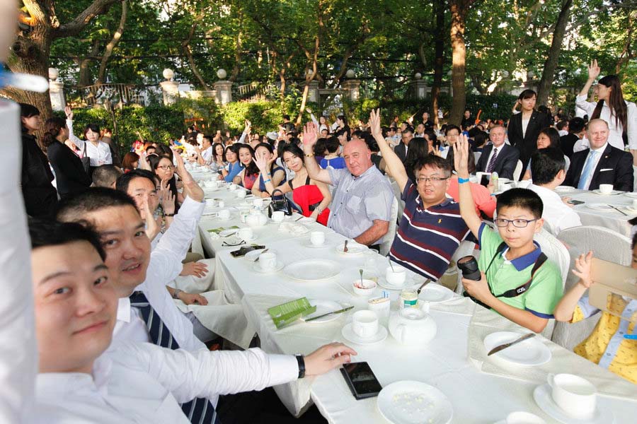 Recorde mundial em Shanghai celebra aniversário da Rainha Elizabeth